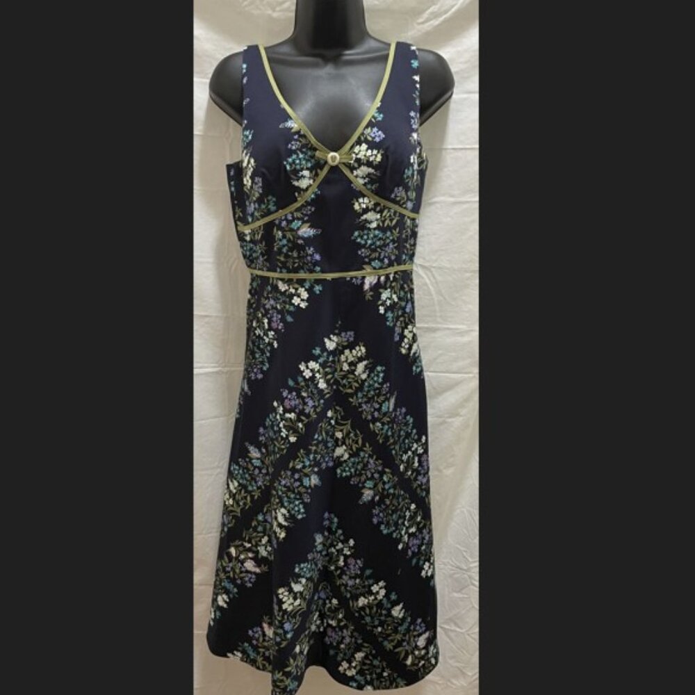 Vintage-Inspired Floral Midi Dress